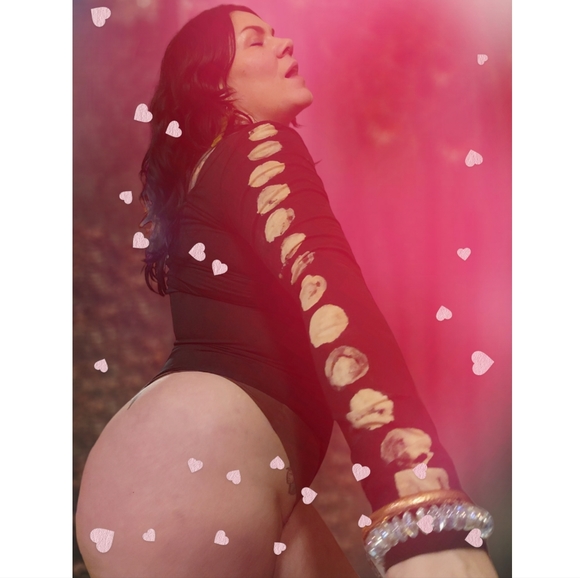 Meet your Posher, Raven ann - Picture 1 of 4